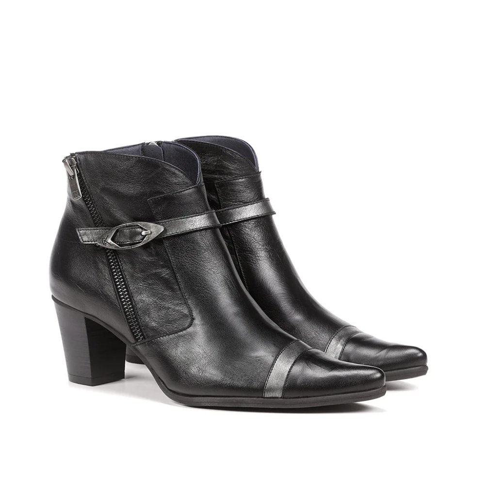NWT - Dorking Deisy Black Leather Ankle Boot Size 8